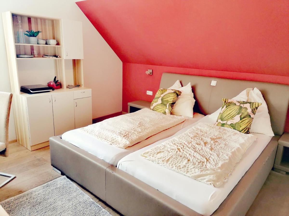 Taferne In Koestendorf - Ferienwohnung Monteurzimmer Neumarkt am Wallersee Luaran gambar