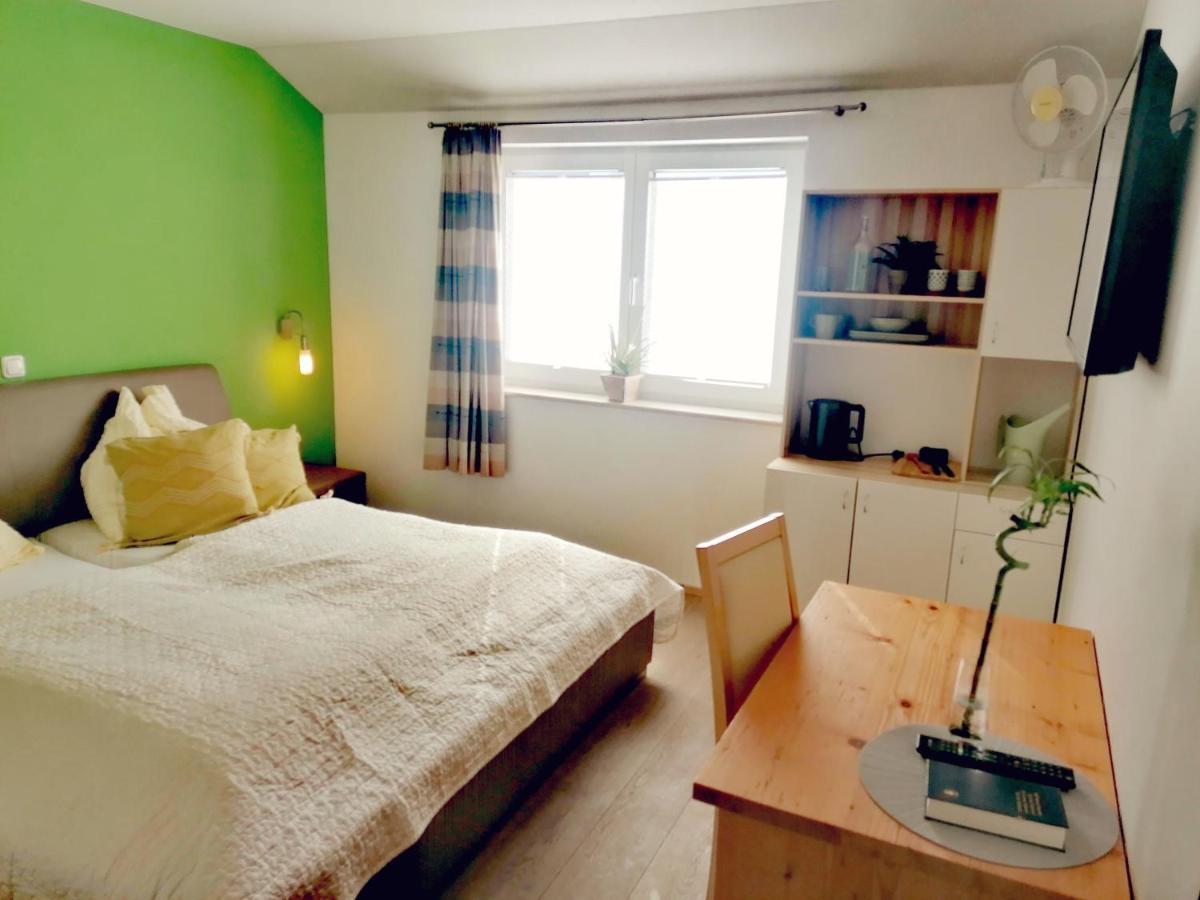 Taferne In Koestendorf - Ferienwohnung Monteurzimmer Neumarkt am Wallersee Luaran gambar