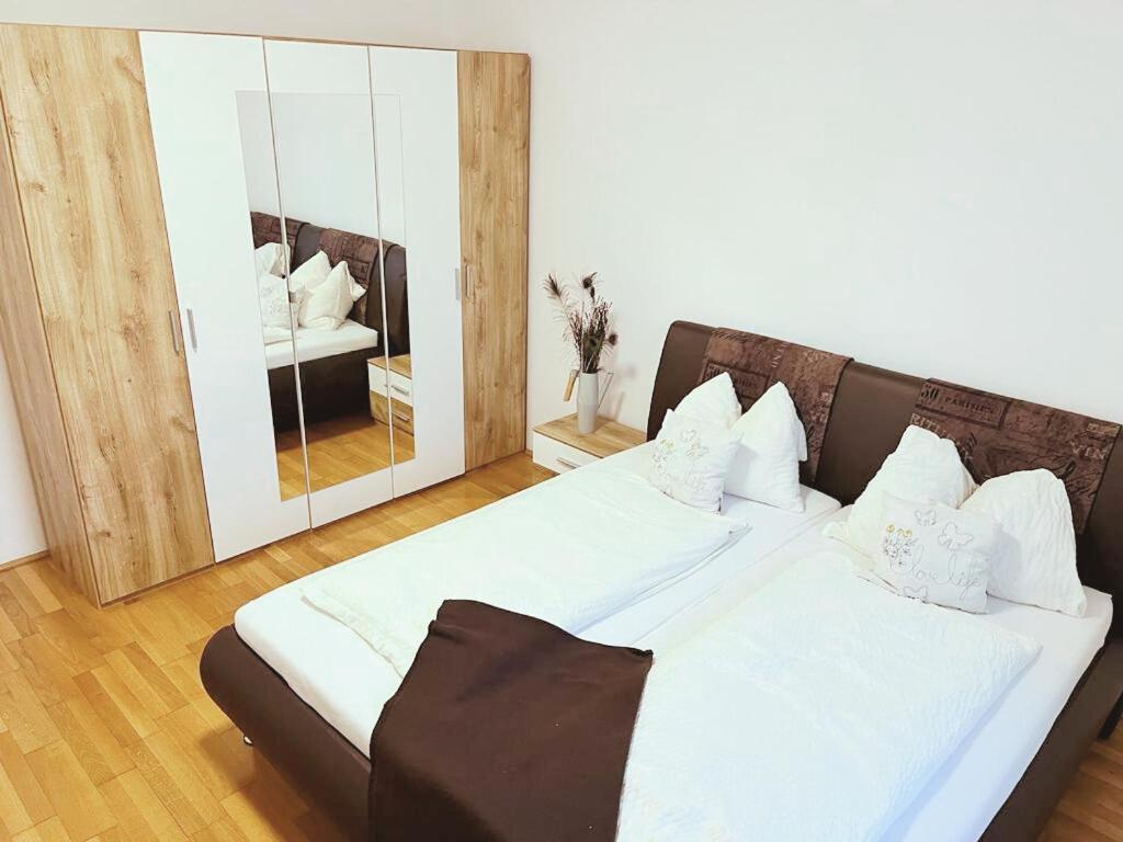 Taferne In Koestendorf - Ferienwohnung Monteurzimmer Neumarkt am Wallersee Luaran gambar