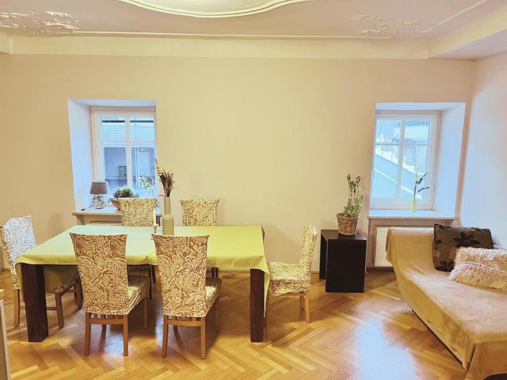 Taferne In Koestendorf - Ferienwohnung Monteurzimmer Neumarkt am Wallersee Luaran gambar