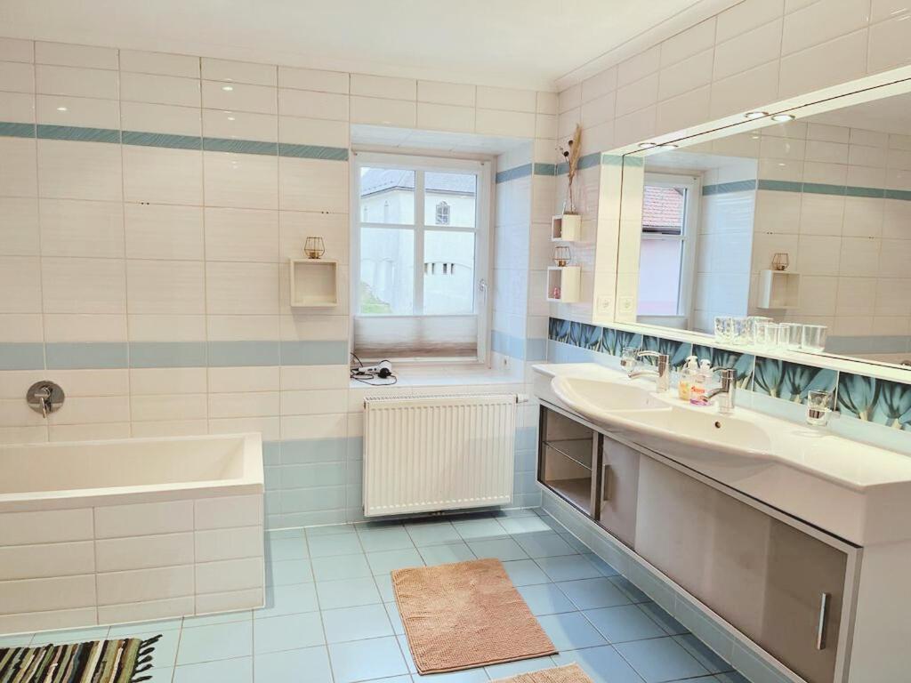 Taferne In Koestendorf - Ferienwohnung Monteurzimmer Neumarkt am Wallersee Luaran gambar